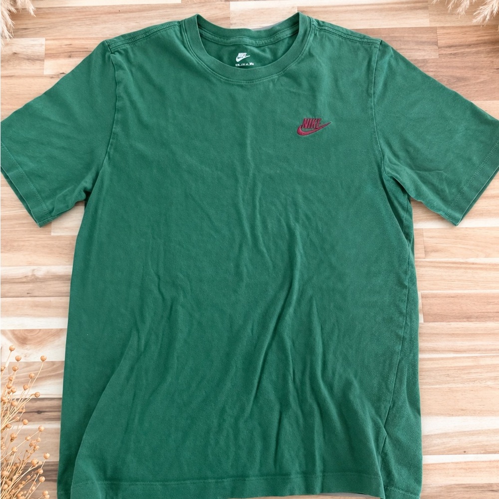 Nike Green T-Shirt Small Logo Crewneck Size small